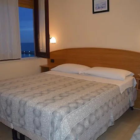 Hydra Club Hotel 3*