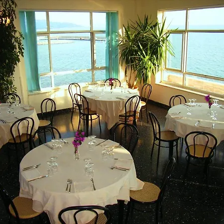 Hydra Club Hotel 3*